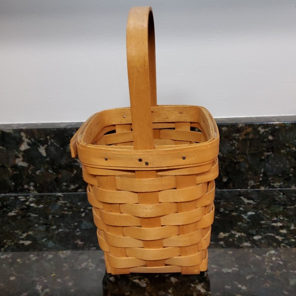1998 vintage longaberger basket with handle